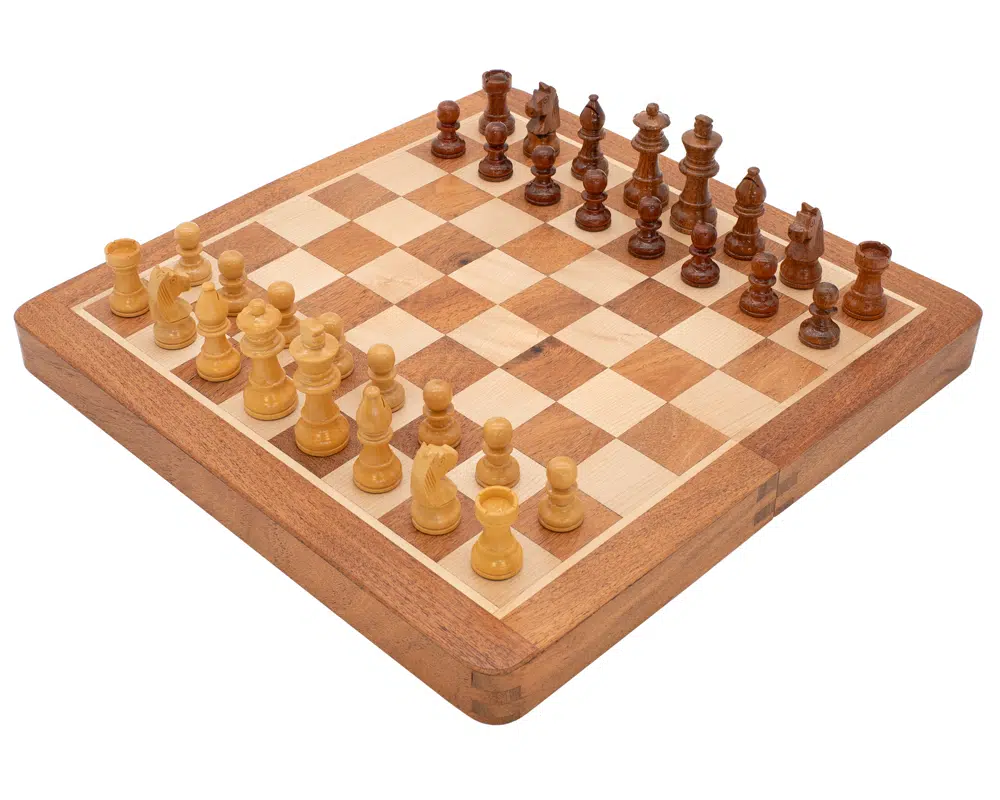 Jeu d'échecs pliant en bois massif avec pièces en détail - Le Palais Des Echecs