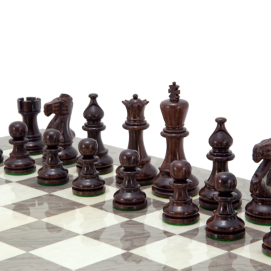 Détails des pièces en bois foncé du jeu d'échecs Palissandre - Le Palais Des Echecs