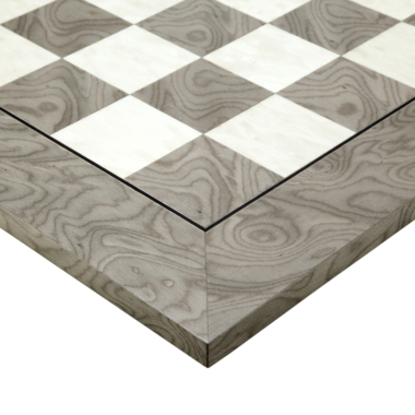 Détail du coin du plateau du jeu d'échecs à la finition soignée - Le Palais Des Echecs