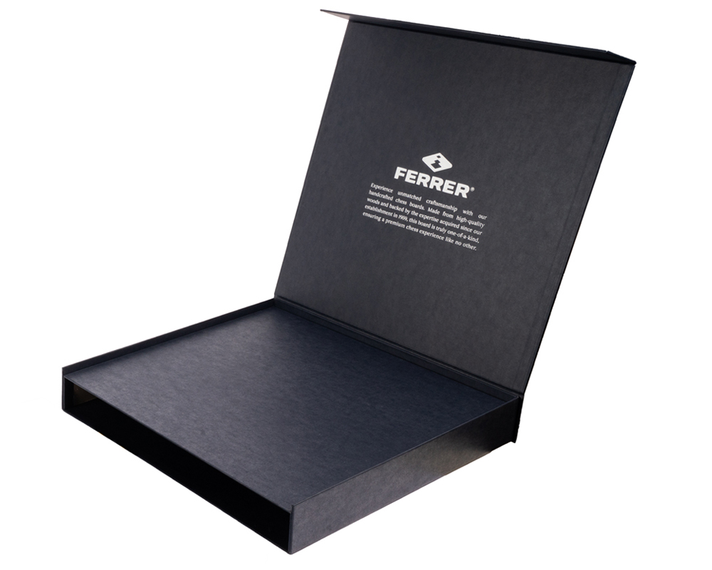 Intérieur de la boîte de rangement pour le jeu d'échecs, simple et pratique