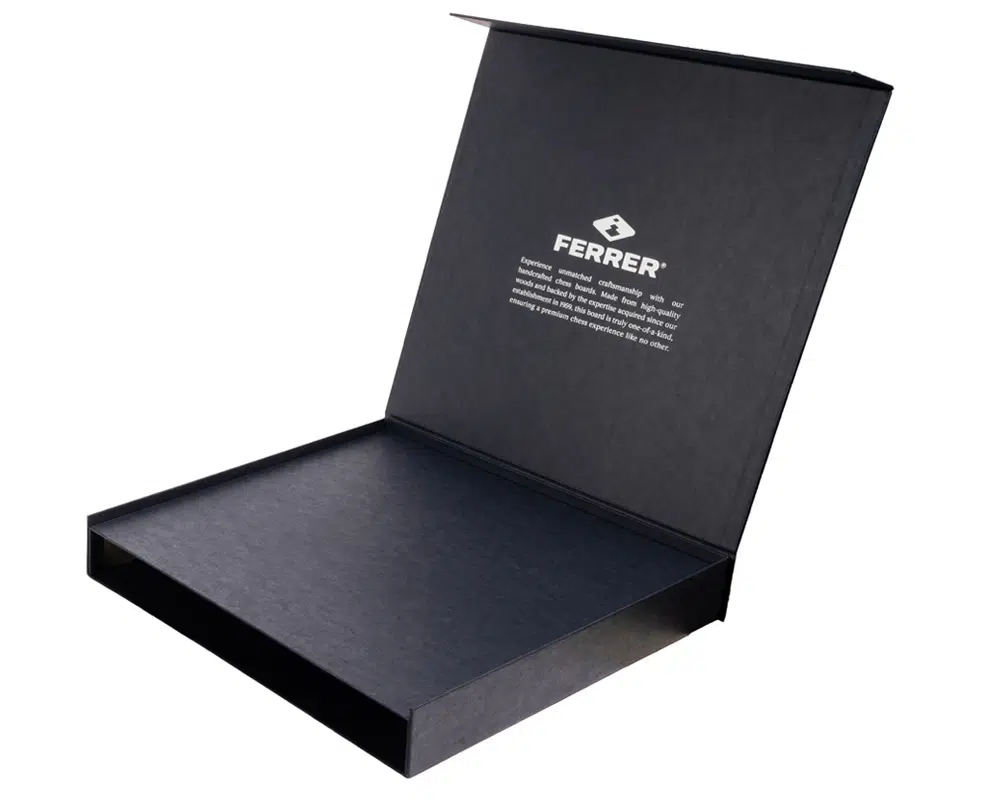 Intérieur de la boîte de rangement pour le jeu d'échecs, simple et pratique
