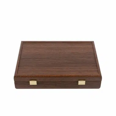 Coffret de poker en bois de noyer fermé, design élégant et luxueux - Le Palais Des Echecs
