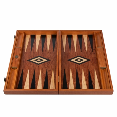 Vue intérieure du plateau de backgammon lors de l'ouverture - Le Palais Des Echecs