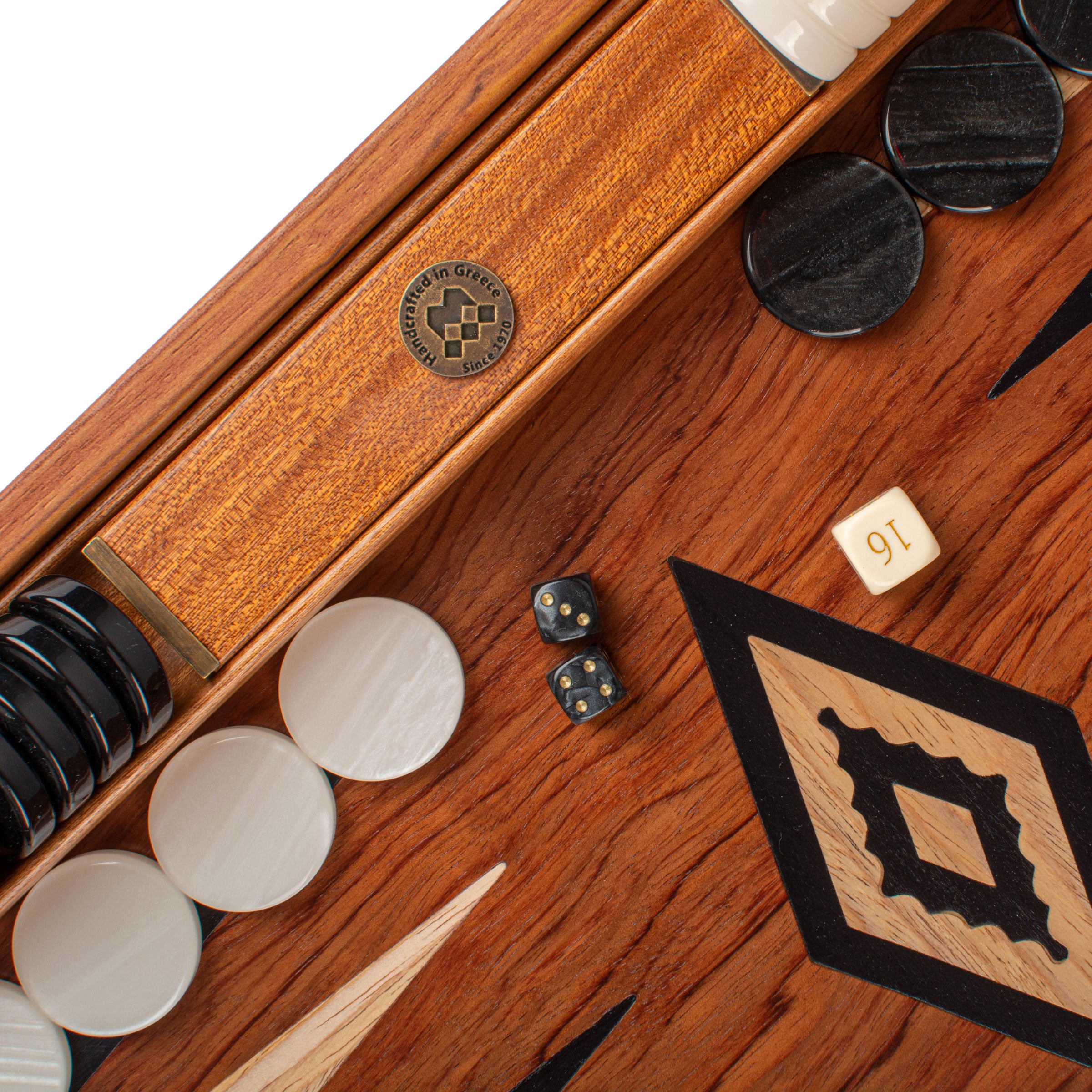 Vue dynamique du plateau de backgammon avec pions et dés en jeu - Le Palais Des Echecs