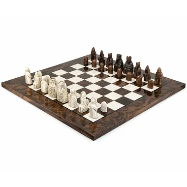 Jeu d'échecs Île de Lewis en bois avec pièces sculptées, vue de dessus - Le Palais Des Echecs