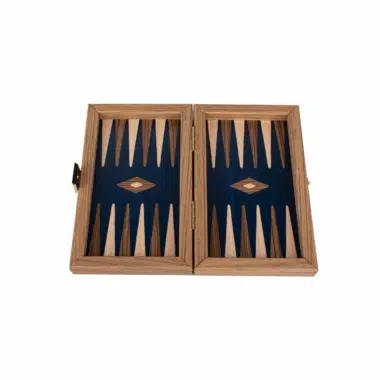 Plateau de backgammon en noyer américain ouvert, affichant les positions de jeu