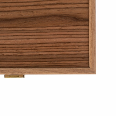 Détail de la finition en bois de noyer du coffret de backgammon - Le Palais Des Echecs
