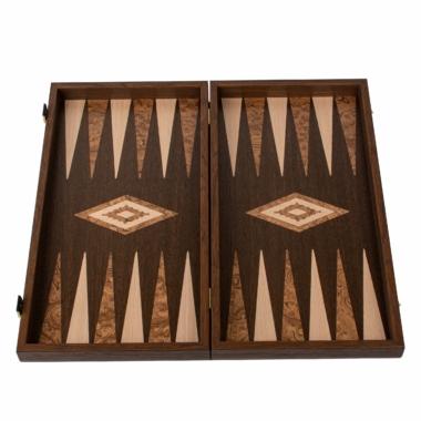 Jeu de backgammon ouvert affichant son design en marqueterie raffinée - Le Palais Des Echecs