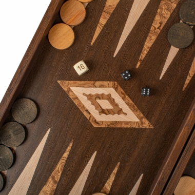 Détails des pions sur le plateau de jeu de backgammon en marqueterie - Le Palais Des Echecs