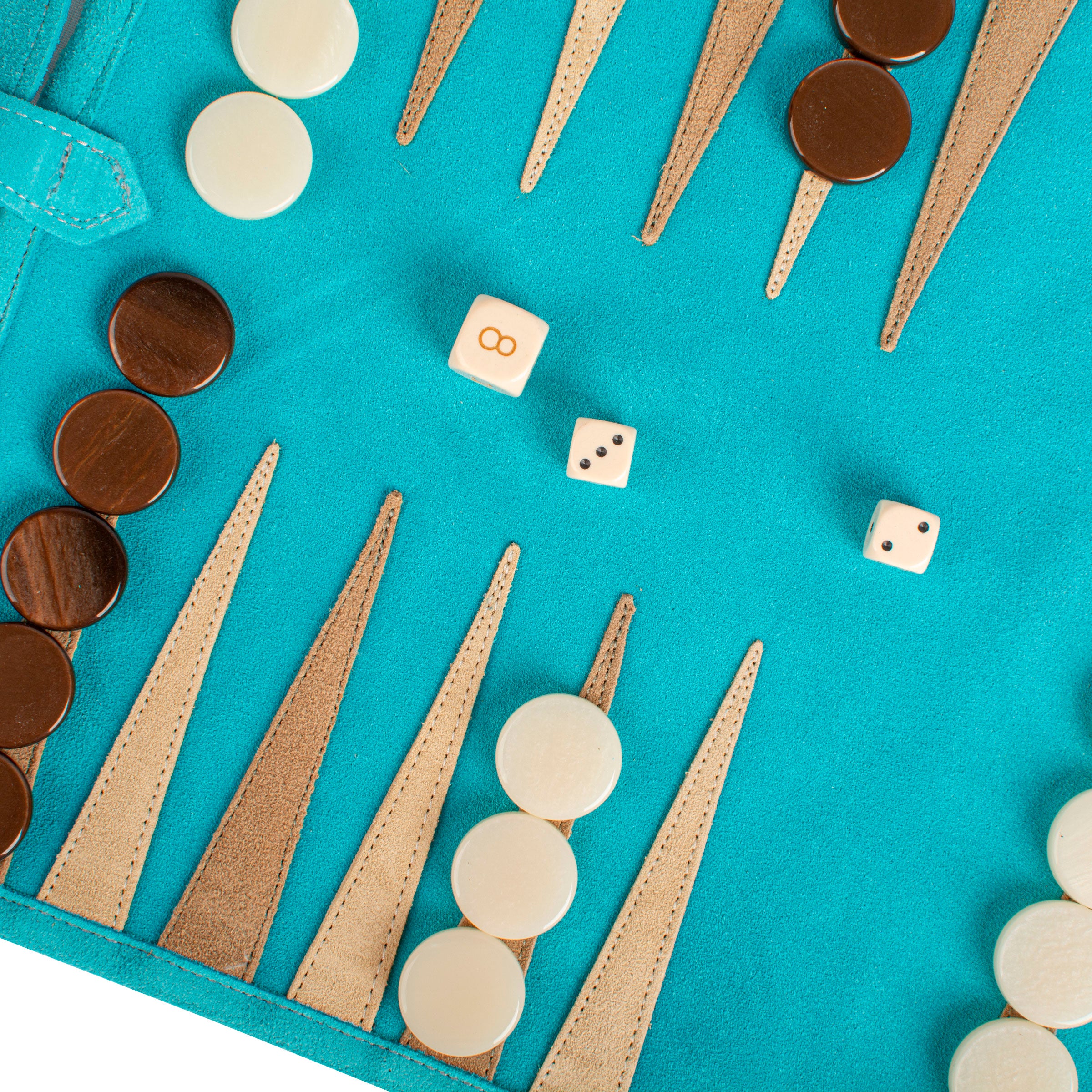 Backgammon en daim vert forêt en cours de jeu, avec dés et pions visibles