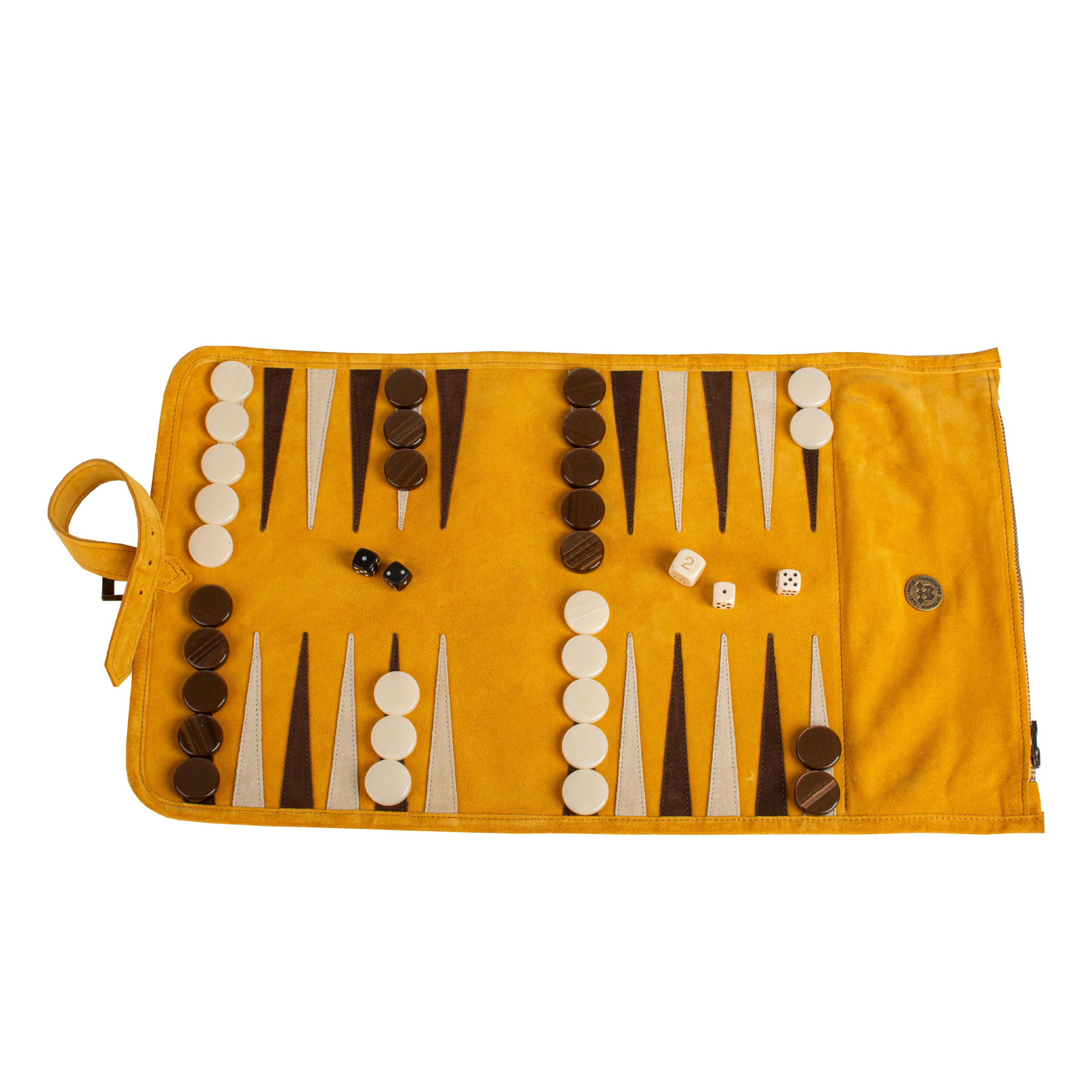 Tapis de backgammon jaune avec dés et pions en cours de jeu