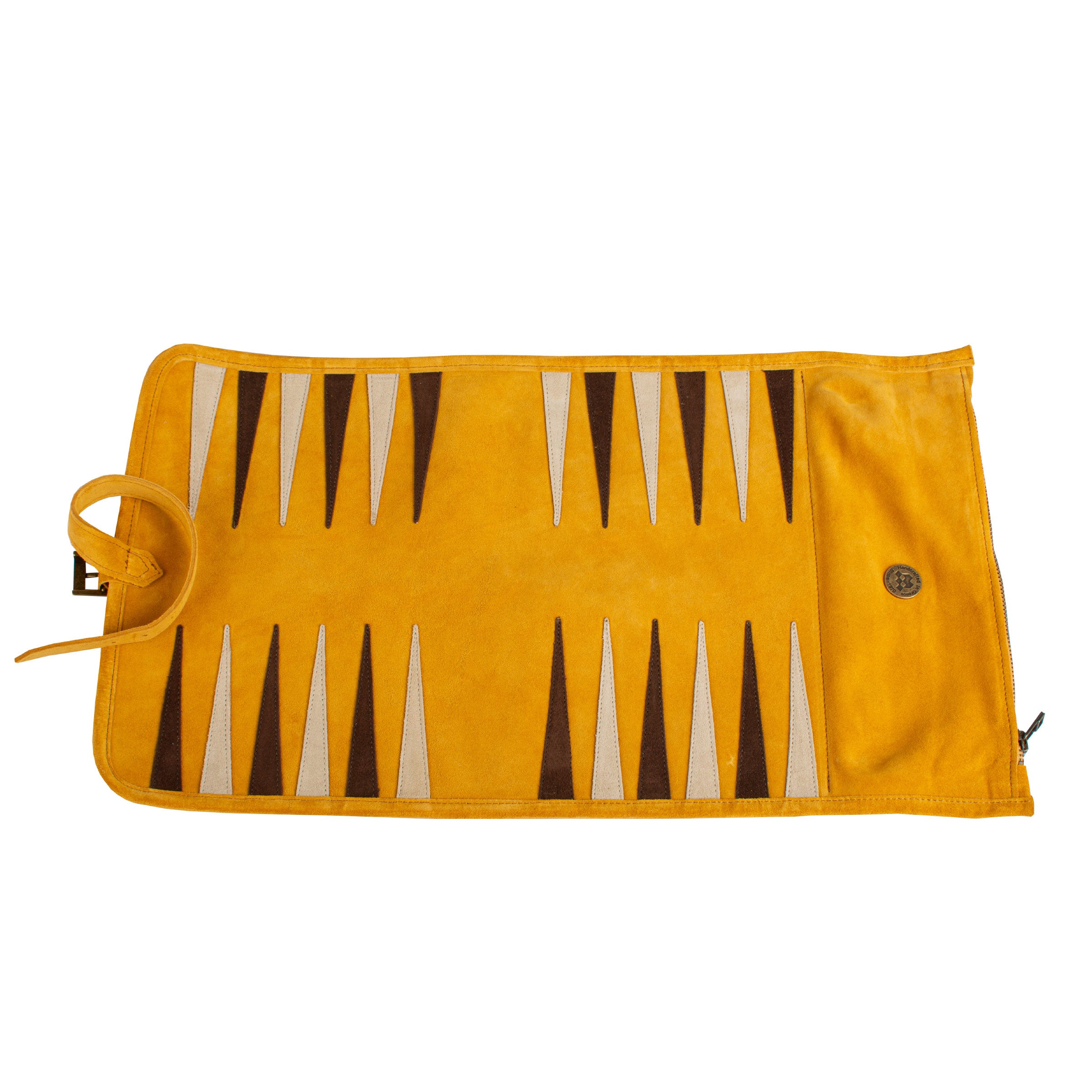Vue arrière du tapis de backgammon en daim jaune enroulé