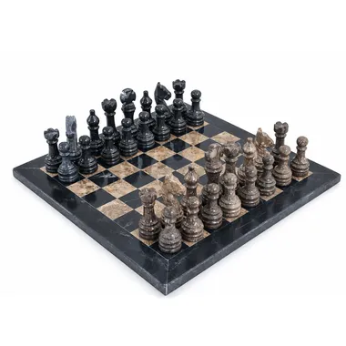 Jeu d'échecs en pierre naturelle et marbre, vue d'ensemble sur l'échiquier