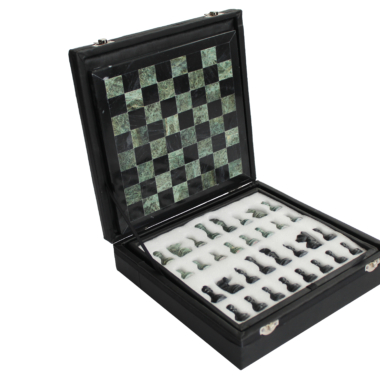 Jeu d’échecs en marbre noir et vert sur échiquier de 23 cm