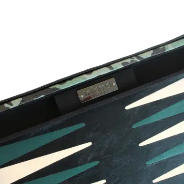 Détail du plateau de backgammon et plaque Italfama.