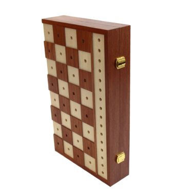 Échiquier pour aveugles fermé, coffret pliant en acajou et érable avec fermoirs dorés