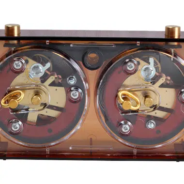 Pendule d'échecs analogique mécanique de face avec cadrans dorés - Le Palais Des Echecs