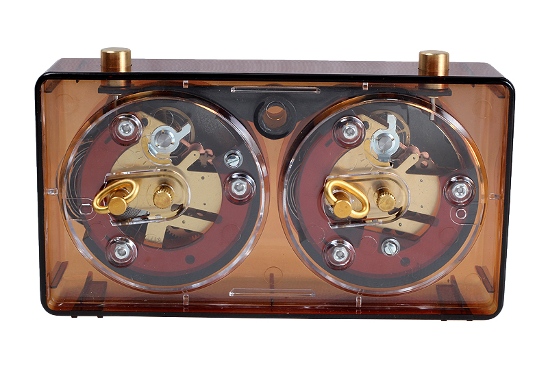 Pendule d'échecs analogique mécanique de face avec cadrans dorés - Le Palais Des Echecs