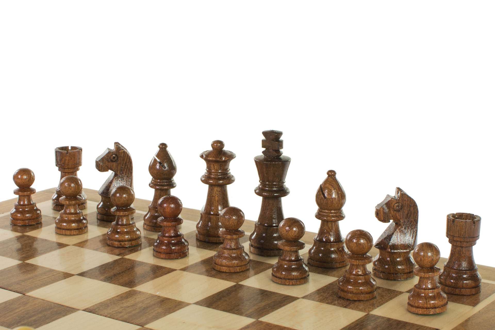 Jeu d'échecs magnétique en bois avec pièces bien alignées sur un plateau en bois - Le Palais Des Echecs