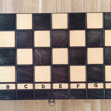 Plateau en bois pliant du jeu d'échecs Pearl Small avec cases noires et claires - Le Palais Des Echecs