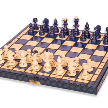 Échiquier en bois massif avec pièces en position de jeu - Jeu d'Échecs Luxe Pearl Insert Bleu sur Le Palais Des Echecs
