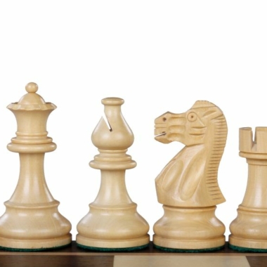 Pièces d'échecs Staunton en buis, présentant les pièces de côté - Le Palais Des Echecs