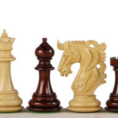 Collection de pièces d'échecs Staunton en bois mixte, présentation raffinée - Le Palais Des Echecs