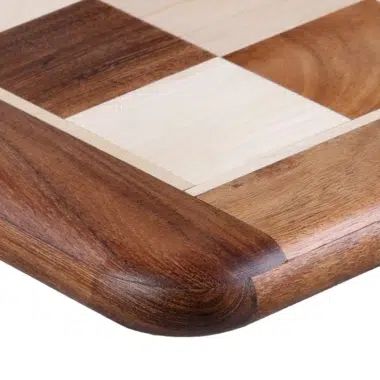 Détail du bord du plateau d'échecs en bois noble - Le Palais Des Echecs