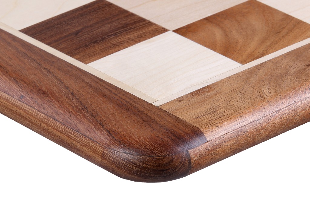Détail du bord du plateau d'échecs en bois noble - Le Palais Des Echecs