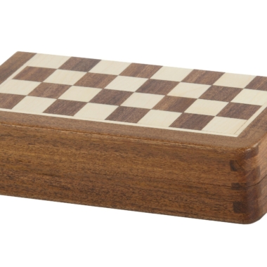 Boîte en bois gravée pour jeu d'échecs, design compact et raffiné - Le Palais Des Echecs