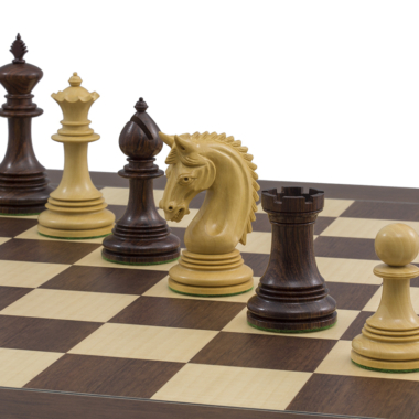 Rassemblement de pièces du jeu d'échecs Lemington, montrant des détails fins et élégants - Le Palais Des Echecs